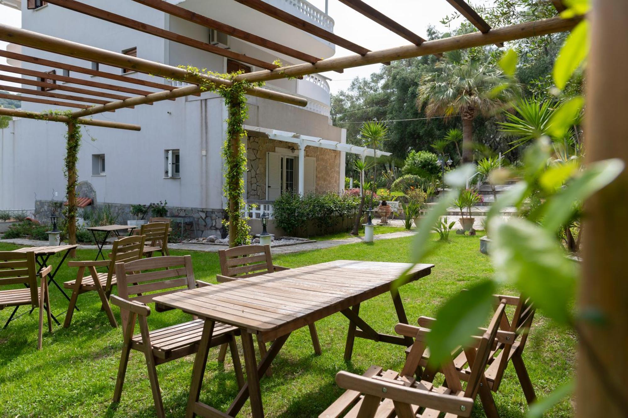 Aparthotel Golden Sun Parga Exterior foto